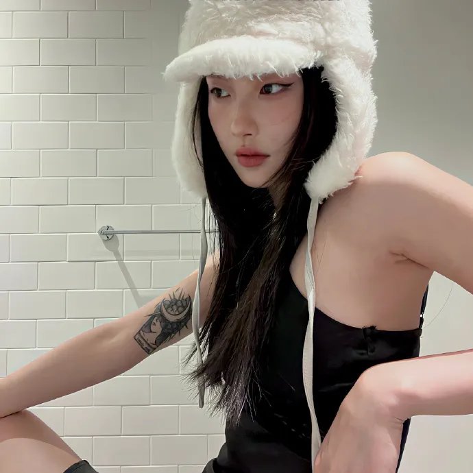葡萄架下的女神